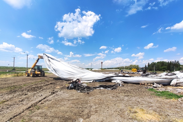 Використані полімерні рукави важко скласти компактно без допоміжного обладнання 